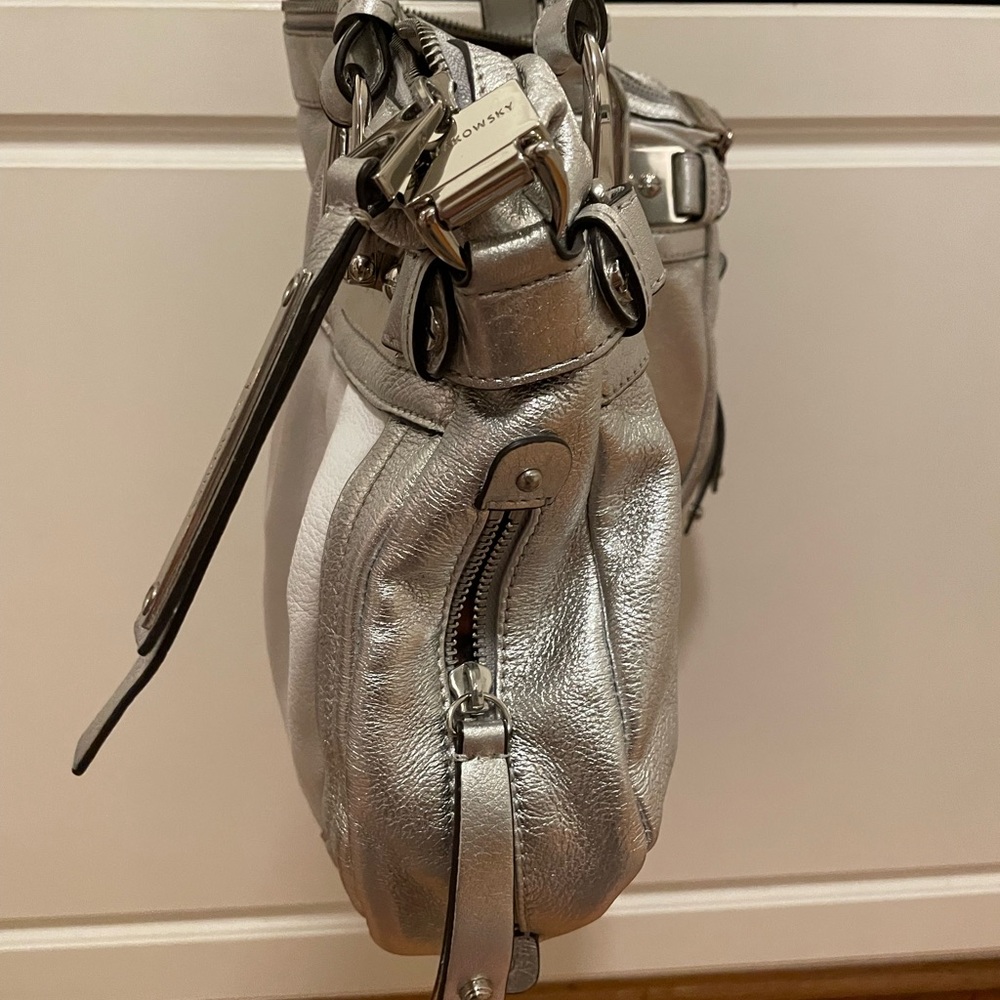 B. Mackowsky white/silver hobo bag - Picture 4 of 11